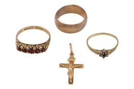 SELECTION OF GOLD JEWELLERY