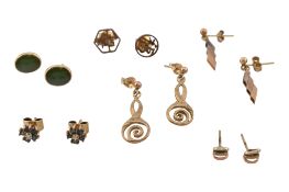 COLLECTION OF 9CT GOLD & YELLOW METAL PENDANT EARRINGS