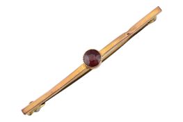 9CT GOLD & GARNET BAR BROOCH PIN