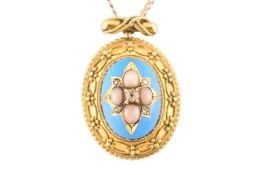 VICTORIAN 19TH CENTURY GOLD ETRUSCAN PENDANT & CHAIN
