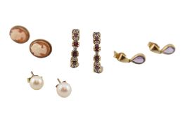 COLLECTION OF 9CT GOLD & YELLOW METAL GEM SET EARRINGS