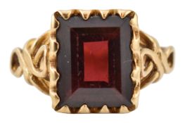 GOLD & GARNET SET RING