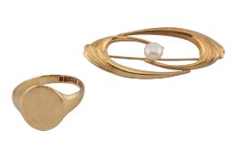 VINTAGE 9CT GOLD SIGNET RING & A PEARL BROOCH PIN