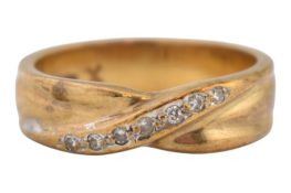 HALLMARKED 9CT GOLD CROSSOVER BAND RING