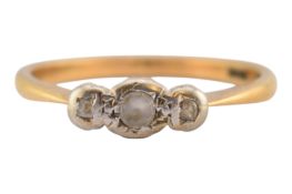 18CT GOLD & WHITE STONE RING