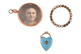 COLLECTION OF GOLD JEWELLERY - LOCKET, BROOCH, PADLOCK ETC