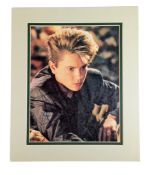 ACTORS - RIVER PHOENIX (D.1993) - SCARCE AUTOGRAPHED MAGAZINE PHOTO