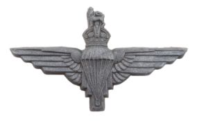 WWII SECOND WORLD WAR BRITISH PARACHUTE REGIMENT CAP BADGE