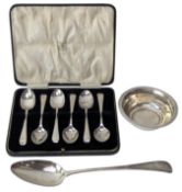 GEORGE III HALLMARKED SILVER TABLE SPOON & CASED GEORGE V SILVER TEASPOONS