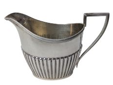 20TH CENTURY GEORGE V HALLMARKED SILVER CREAMER / MILK JUG