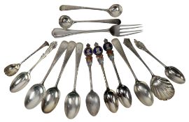 COLLECTION OF HALLMARKED SILVER FLATWARE INCLUDING EDWARD VII SILVER TEASPOONS