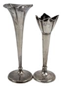 VICTORIAN HALLMARKED SILVER BUD STEM VASE & AN EDWARD VII HALLMARKED SILVER STEM VASE