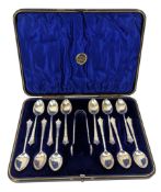 CASED VICTORIAN HALLMARKED SILVER TEASPOONS & SUGAR TONGS SET