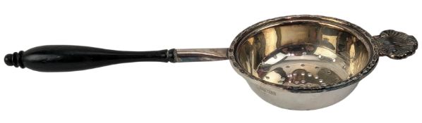 ELIZABETH II HALLMARKED SILVER TEA STAINER WITH INSULATED HANDLE