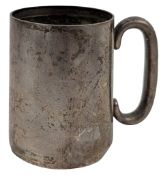 20TH CENTURY GEORGE V HALLMARKED SILVER MUG / CHRISTENING MUG