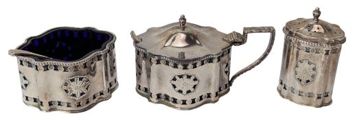 ELIZABETH II HALLMARKED SILVER & BLUE GLASS LINED 3 PIECE CRUET SET