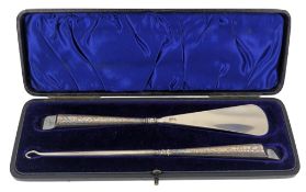 EDWARD VII HALLMARKED SILVER HANDLED SHOEHORN & BUTTON HOOK SET