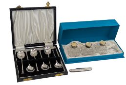 VICTORIAN HALLMARKED SILVER FRUIT KNIFE & A CASED GEORGE V HALLMARKED SILVER TEASPOONS