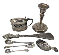 VICTORIAN HALLMARKED SILVER & BLUE GLASS LINED MUSTARD POT & OTHER SILVER ITEMS