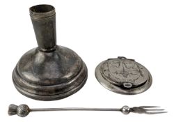 20TH CENTURY GEORGE V HALLMARKED SILVER COMPACT & A HALLMARKED SILVER PICKLE FORK