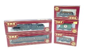 MODEL RAILWAY - AIRFIX OO GAUGE LOCOMOTIVE AND ROLLING STOCK