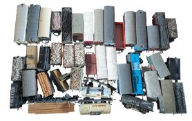 MODEL RAILWAY - x40 OO GAUGE HORNBY & OTHER ROLLING STOCK