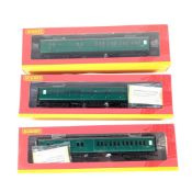 MODEL RAILWAY - HORNBY OO GAUGE MAUNSELL COACHES