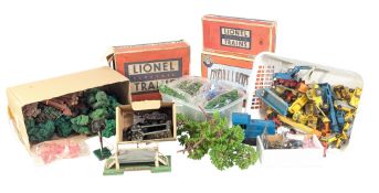 MODEL RAILWAY - COLLECTION OF LIONEL O GAUGE TRACKSIDE ACCESSORIES