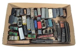 MODEL RAILWAY - x40 OO GAUGE LIMA, HORNBY & OTHER ROLLING STOCK
