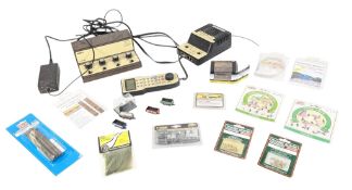 MODEL RAILWAY - COLLECTION OF N GAUGE ROLLING STOCK & ACCESSORIES