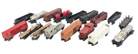 MODEL RAILWAY - COLLECTION OF LIONEL O GAUGE ROLLING STOCK
