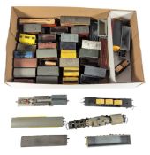 MODEL RAILWAY - x40 OO GAUGE HORNBY & OTHER ROLLING STOCK