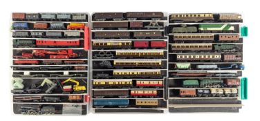 MODEL RAILWAY - N GAUGE TRAIN SET LOCOMOTIVES & ROLLING STOCK
