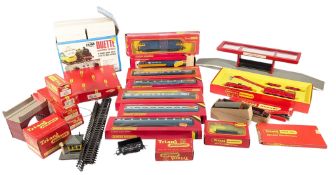 MODEL RAILWAY - COLLECTION OF VINTAGE HORNBY OO GAUGE MODEL RAILWAY