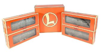 MODEL RAILWAY - LIONEL O GAUGE PASSENGER CAR SET