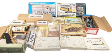 MODEL KITS - COLLECTION OF ASSORTED MODEL KITS