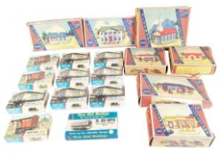 MODEL KITS - COLLECTION OF KLEEWARE & AIRFIX MODEL KITS