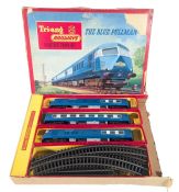 MODEL RAILWAY - A VINTAGE HORNBY TRI-ANG OO GAUGE ELECTRIC TRAIN SET