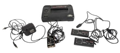 RETRO GAMING - VINTAGE SEGA MASTER SYSTEM II GAMING CONSOLE