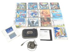 RETRO GAMING - NINTENDO DS LITE WITH GAMES