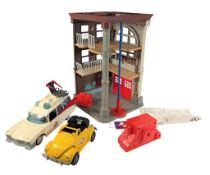 GHOSTBUSTERS - VINTAGE KENNER FIRE HOUSE HEADQUARTERS