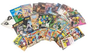 COMICS - COLLECTION OF ASSORTED COMICS ANNUALS & GRAPHIC NOVELS