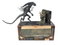 ACTION FIGURES - MCFARLANE TOYS ALIEN QUEEN & CHESTBUSTER FIGURE