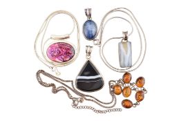 ASSORTED SILVER PENDANTS & PENDANT NECKLACES