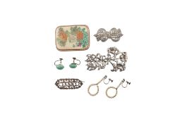 COLLECTION OF VINTAGE & ANTIQUE JEWELLERY