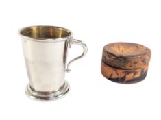 19TH CENTURY SILVER PLATE FOLDING STIRRUP CUP