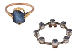 9CT WHITE GOLD & SAPPHIRE BROOCH AF & A ROSE METAL RING