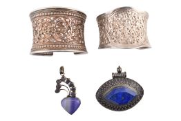 COLLECTION OF SILVER WHITE METAL & GEM SET JEWELLERY