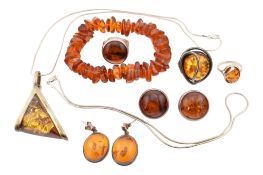 COLLECTION OF SILVER, WHITE METAL & AMBER JEWELLERY