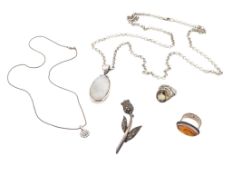 SELECTION OF SILVER & WHITE METAL JEWELLERY